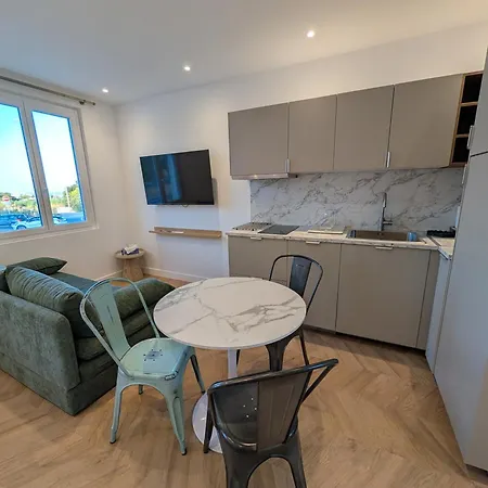 Apartment New Vega Renovation, Climatise, Parking & Piscine Centre Vue Carre Et Port Antibes