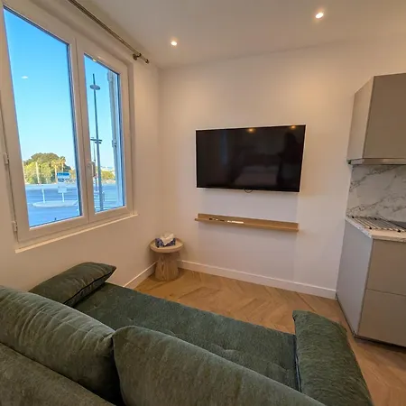 Apartment New Vega Renovation, Climatise, Parking & Piscine Centre Vue Carre Et Port Antibes