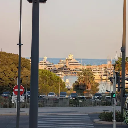 New Vega Rénovation, Climatisé, Parking&piscine Centre Vue Carré Et Port *